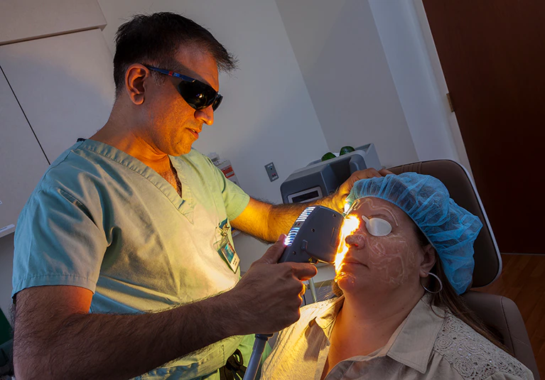 intense pulsed light for treatment of dry eye disease - image