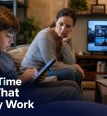 screen-time-children-eye-health-illinois-hero